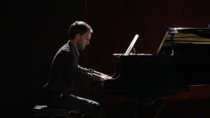 Raúl Barrio, al piano en la ópera "A Medida" en Madrid
