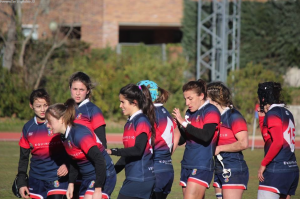 Las "leonas" María Casado y Eli Martínez  participando en uno de los partidos del Club de Rugby Majahonda