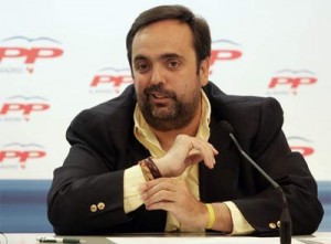 Guillermo Ortega en la sede del PP