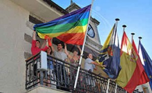 La bandera gay en Torrelodones: gobierna Vecinos por Torrelodones