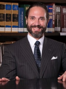 El abogado y ex fiscal Enrique Molina se deja a veces barba