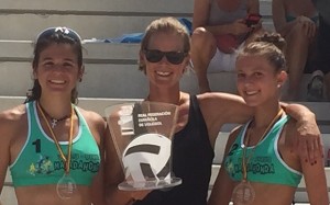 Clara Soler, Olga Matveeva (técnico) y Tania Moreno, campeonas de España en Lorca 