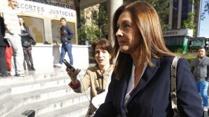 La concejala Fátima Núñez acudiendo al juzgado