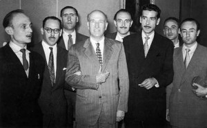 Congreso de Poesía (Segovia, 1952). De izquierda a derecha: Hierro, José Suárez Carreño, Ricardo Gullón, Vicente Aleixandre, José María Alonso Gamo, Marcial Suárez, Carlos Bousoño y Leopoldo de Luis.