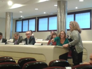 Ana Ramos durante la defensa de su moción ante el pleno
