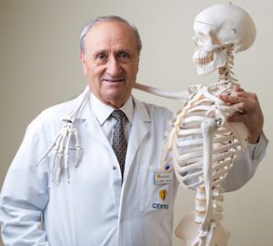 El doctor Guiilén. en una simpática fotografía de César Lucas