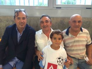 Federico Utrera (MJD Magazin), Severiano Soladano y Monchi Cano con un joven aficionado