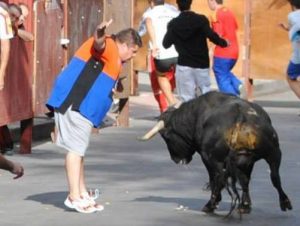 Jorge Rosco, sorteando un toro
