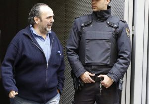Willy Ortega a la salida del juicio