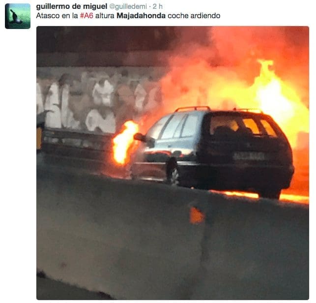 Fotos y vídeos del incendio de 3 coches en la A6 de Majadahonda: caos en Madrid