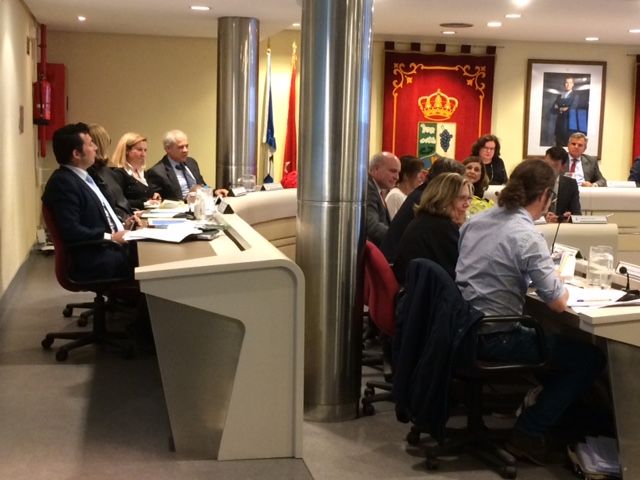 Los concejales de Majadahonda se recetan “fútbol o lexatin” para apaciguar la tensión de los plenos