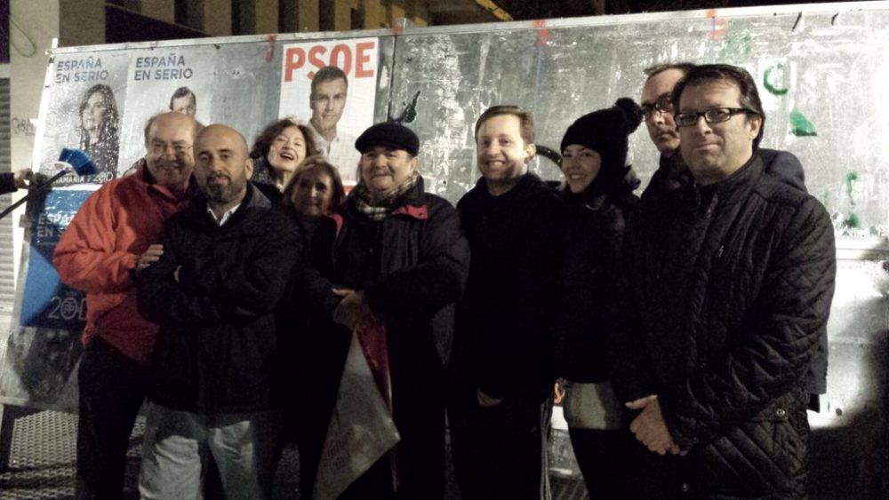 Militantes del PSOE Majadahonda encabezados por Javier Vales respaldan a Pedro Sánchez