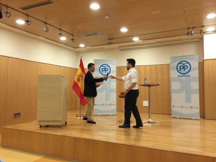 Fran Carrillo explica en Majadahonda los “populismos” sin prejuicios: “son remedios para los desesperados” Fran Carrillo explica en Majadahonda los “populismos” sin prejuicios: “son remedios para los desesperados”