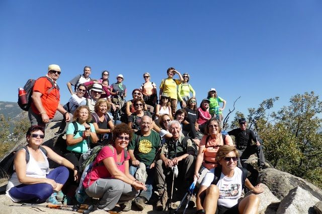 Amigos de los Caminos de Majadahonda y «los 40 principales» recorren la sierra hasta El Escorial