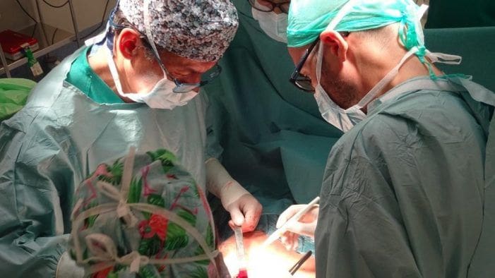 Dr. Andrés Varela (Puerta de Hierro Majadahonda) trasplanta los “pulmones gigantes” de un ciclista fallecido Dr. Andrés Varela (Puerta de Hierro Majadahonda) trasplanta los “pulmones gigantes” de un ciclista fallecido