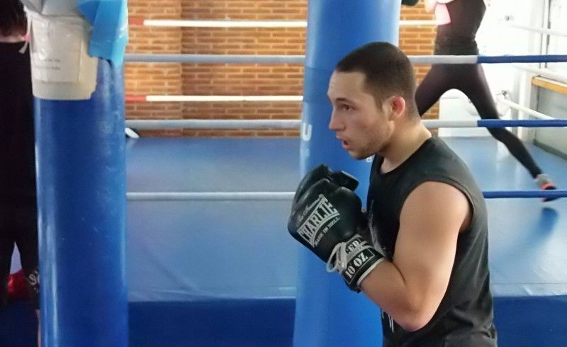 «La Bola de Oro de Majadahonda» patrocina al boxeador que lucha contra el “bullying”