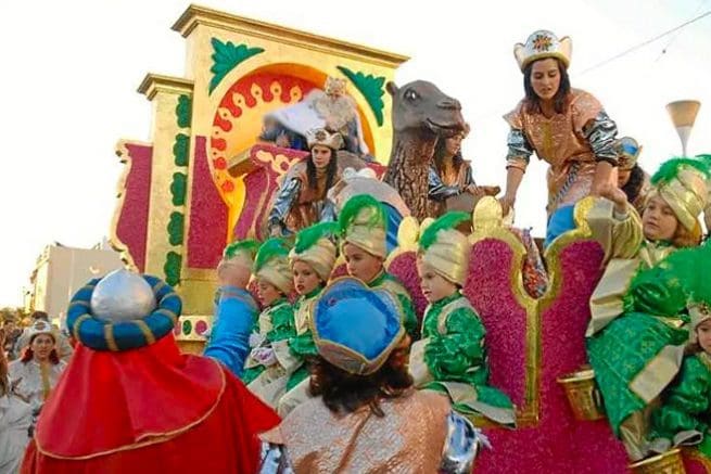 Homenaje a la literatura infantil en la Cabalgata de Reyes de Majadahonda 2018