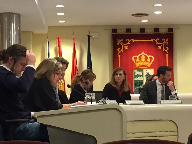 El debate sobre los funcionarios “carga” el “espíritu navideño” del Ayuntamiento de Majadahonda