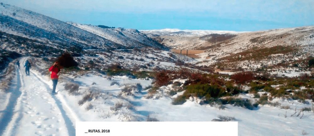Amigos de los Caminos recibe nuevos socios y visita la nieve en El Escorial