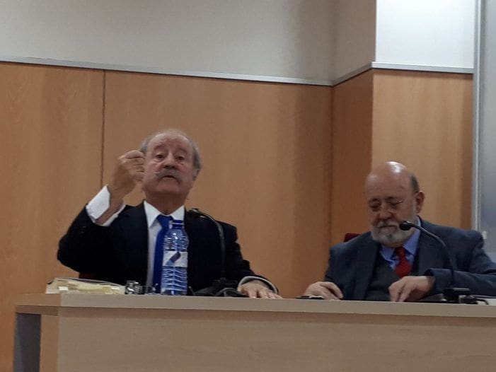 Socialistas de Majadahonda debaten la reforma de la Constitución con José Miguel Bueno y Félix Tezanos Socialistas de Majadahonda debaten la reforma de la Constitución con José Miguel Bueno y Félix Tezanos