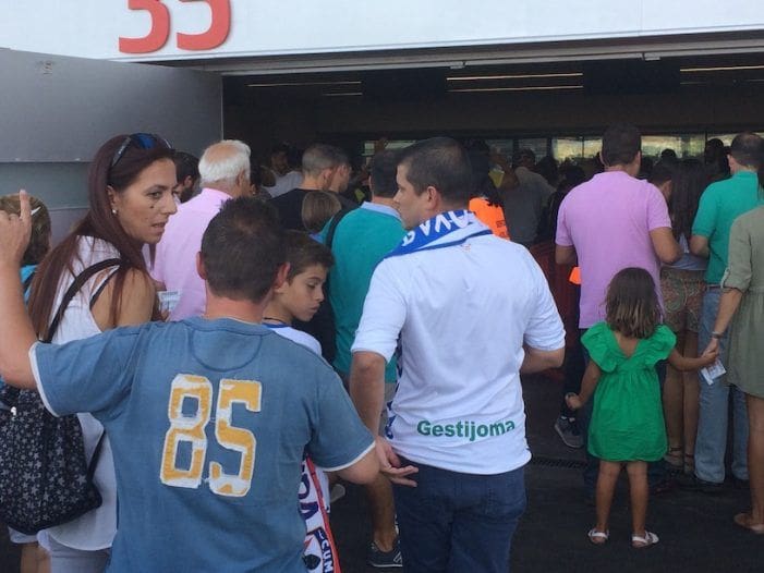 “¡Volvamos al Cerro!” tras 2 meses en el Wanda: el Atleti solo abre al Rayo Majadahonda 3 de 10 taquillas (editorial de InfoRayo) “¡Volvamos al Cerro!” tras 2 meses en el Wanda: el Atleti solo abre al Rayo Majadahonda 3 de 10 taquillas (editorial de InfoRayo)