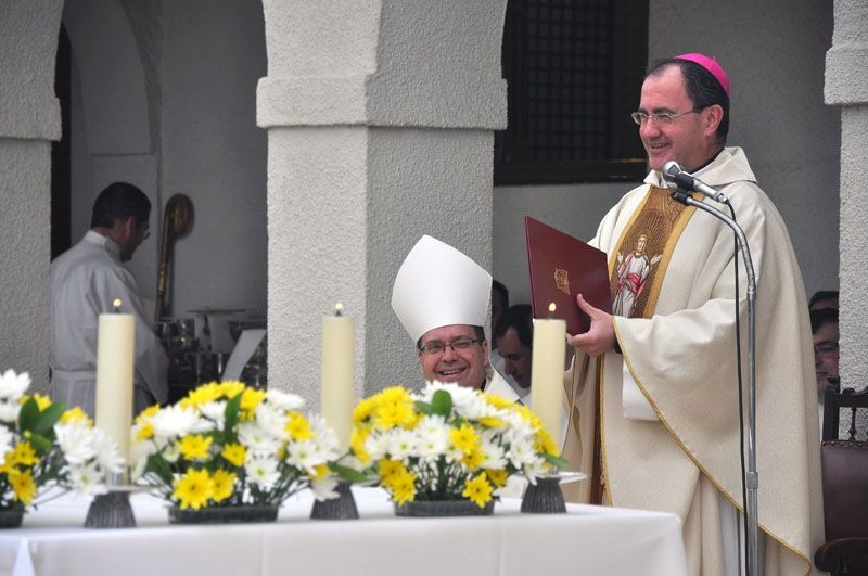 El obispo de Madrid visita Majadahonda y sus ONGs: «la fuerza se realiza a través de la debilidad»