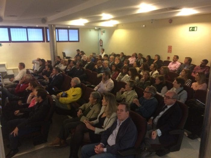 Vecinos de Roza Martín arremeten contra la Oposición de Majadahonda por el tanatorio: Cs y PP contestan Vecinos de Roza Martín arremeten contra la Oposición de Majadahonda por el tanatorio: Cs y PP contestan