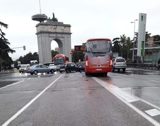 Colapso total en coche de Majadahonda a Madrid (A-6): lluvia y accidentes impiden el acceso de los buses al Intercambiador de Moncloa