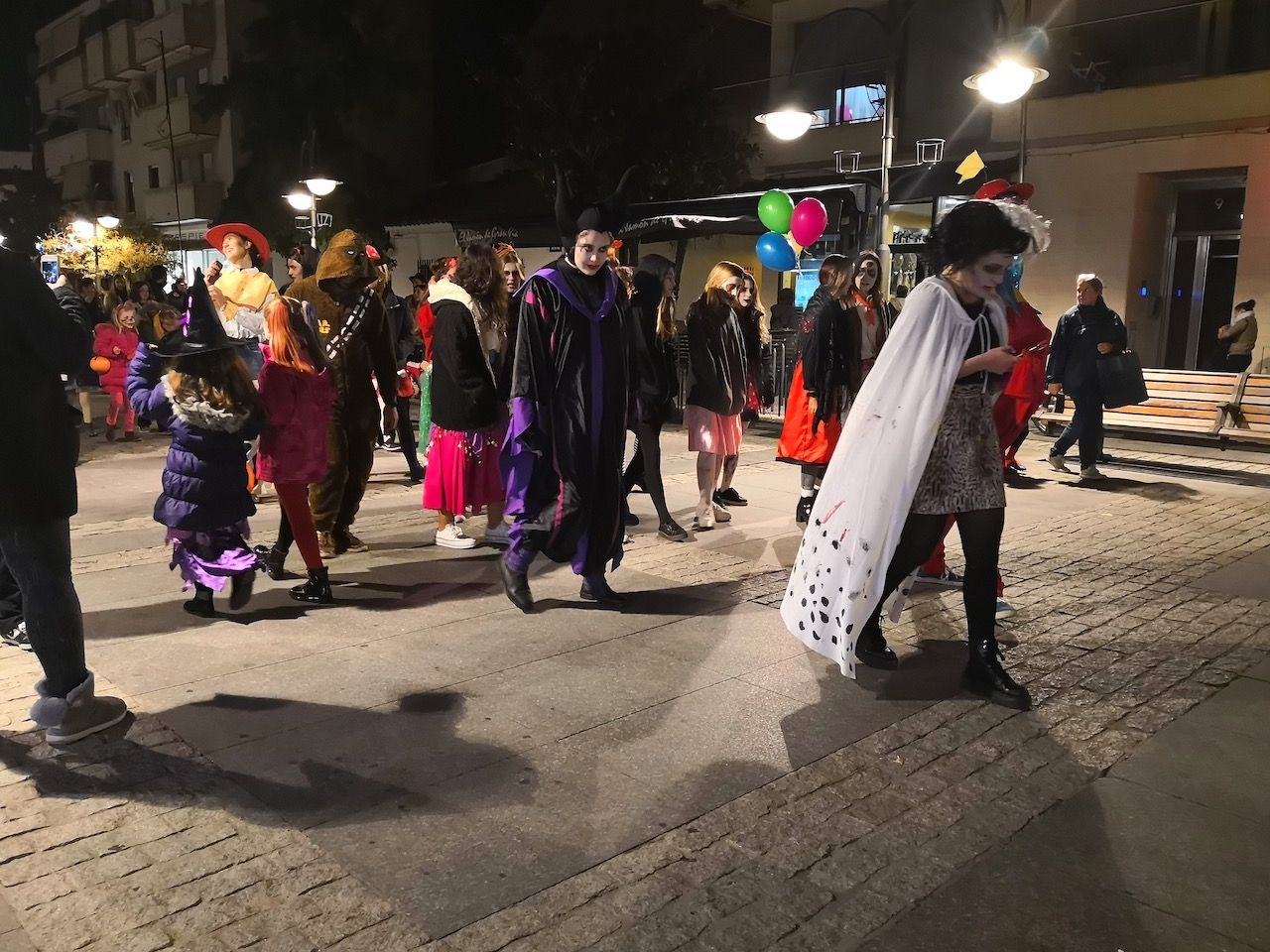 Las calles del centro y el Tutti animan la fiesta de Halloween en Majadahonda: los mejores disfraces
