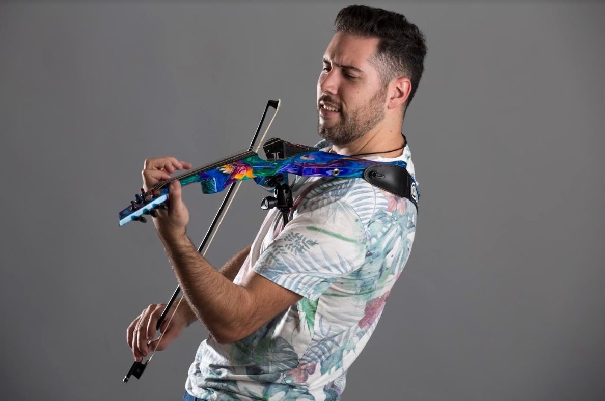El «violín eléctrico» de «Yorch Violinista» (Majadahonda) cautiva a Laura Pausini, Alejandro Sanz y Ara Malikian