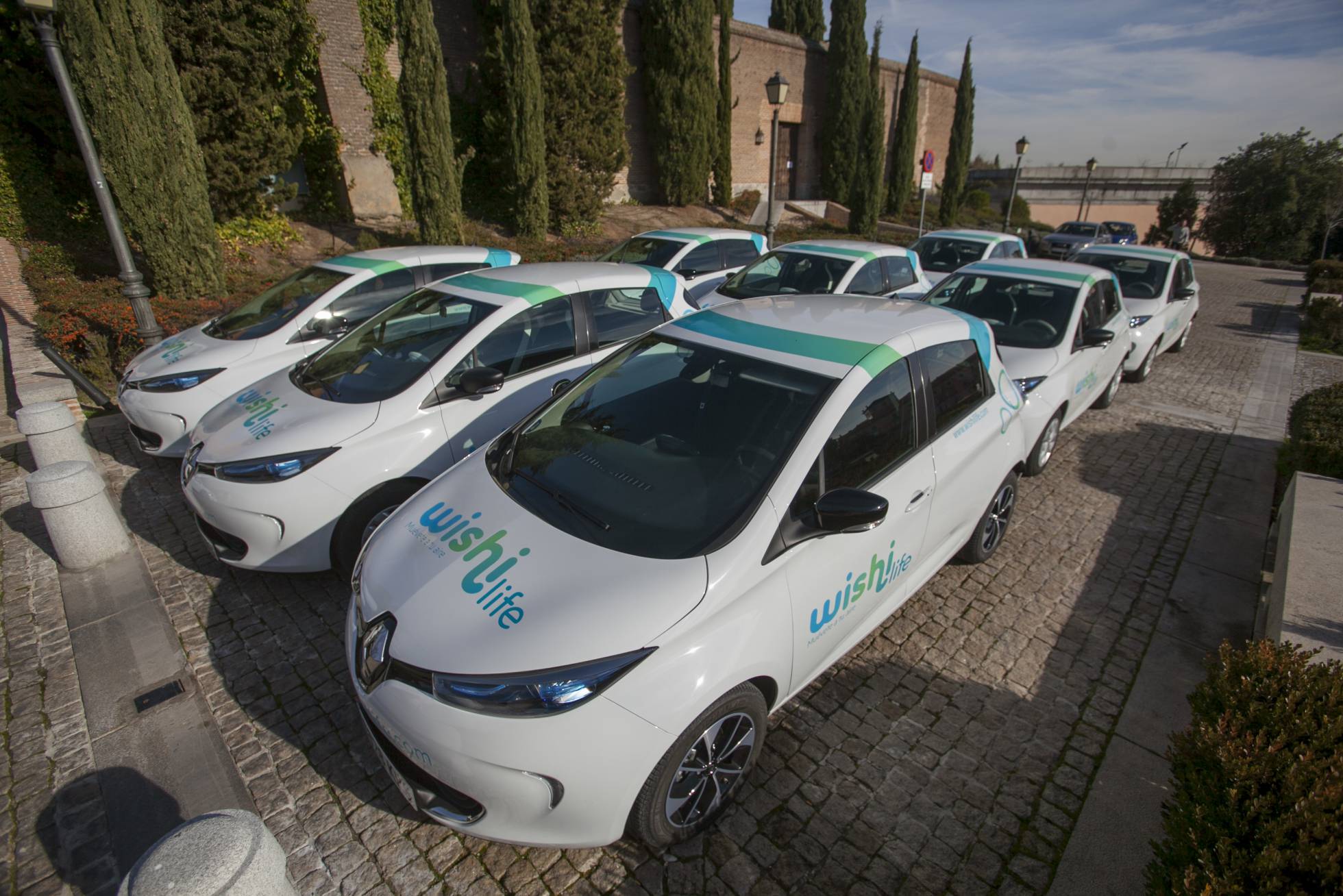 “Atasco por éxito” en la nueva compañía de coches eléctricos Oeste-Madrid: 13 € viaje