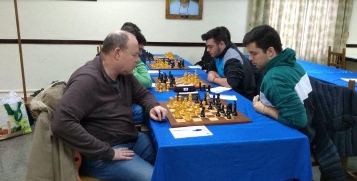 Ajedrez: un jugador del Molinillo Majadahonda se despista de camino a la partida y el equipo pierde contra Colmenarejo Chess (4-2) Ajedrez: un jugador del Molinillo Majadahonda se despista de camino a la partida y el equipo pierde contra Colmenarejo Chess (4-2)