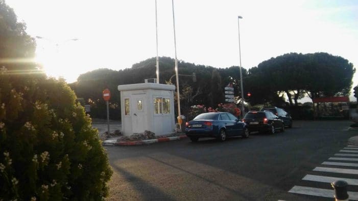 Inseguridad infantil, aceras y podas: “senda peatonal” al colegio Mª Auxiliadora (Majadahonda) por deterioro y riesgo en Virgen de Icíar Inseguridad infantil, aceras y podas: “senda peatonal” al colegio Mª Auxiliadora (Majadahonda) por deterioro y riesgo en Virgen de Icíar
