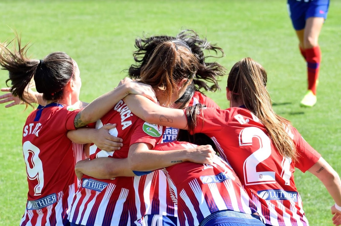 El Atlético de Madrid femenino va lanzado hacia el doblete tras su victoria ante el Barsa en el Cerro del Espino (Majadahonda)