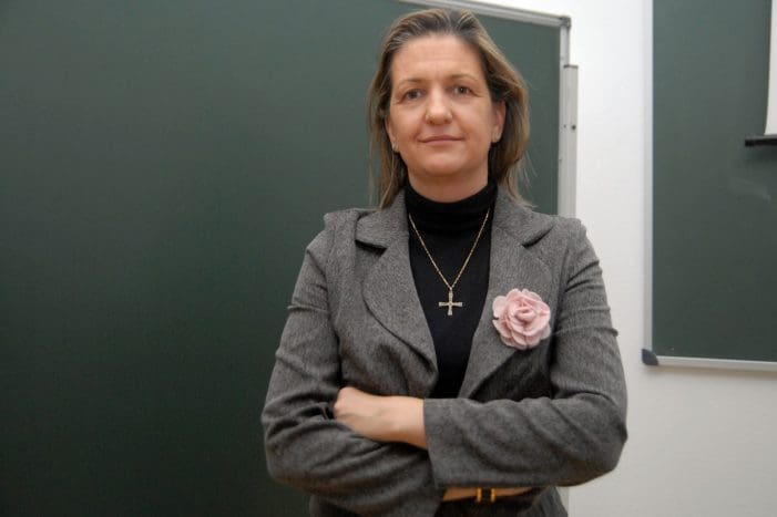 “Fregar se te da mejor que entrenar”: la jefa de prensa de “Willy” (PP Majadahonda) contra “Pepu” (PSOE) “Fregar se te da mejor que entrenar”: la jefa de prensa de “Willy” (PP Majadahonda) contra “Pepu” (PSOE)
