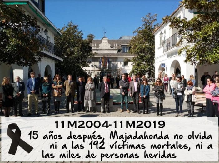 Los concejales de Majadahonda recuerdan a las víctimas del 11-M con un minuto de silencio Los concejales de Majadahonda recuerdan a las víctimas del 11-M con un minuto de silencio