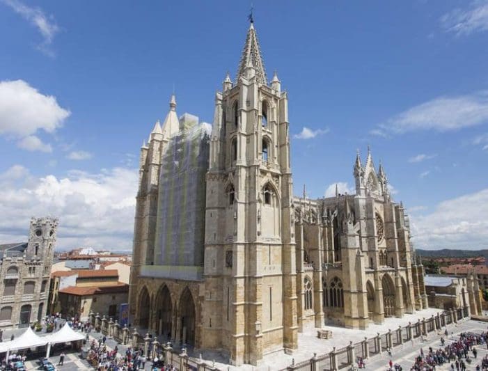 PP quiere construir en Majadahonda una Iglesia “más grande que la catedral de León” (Pedreira) PP quiere construir en Majadahonda una Iglesia “más grande que la catedral de León” (Pedreira)