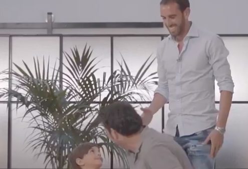 Godín (At. Madrid) incluye al concejal de Majadahonda Angel Alonso (PP) en su vídeo de despedida