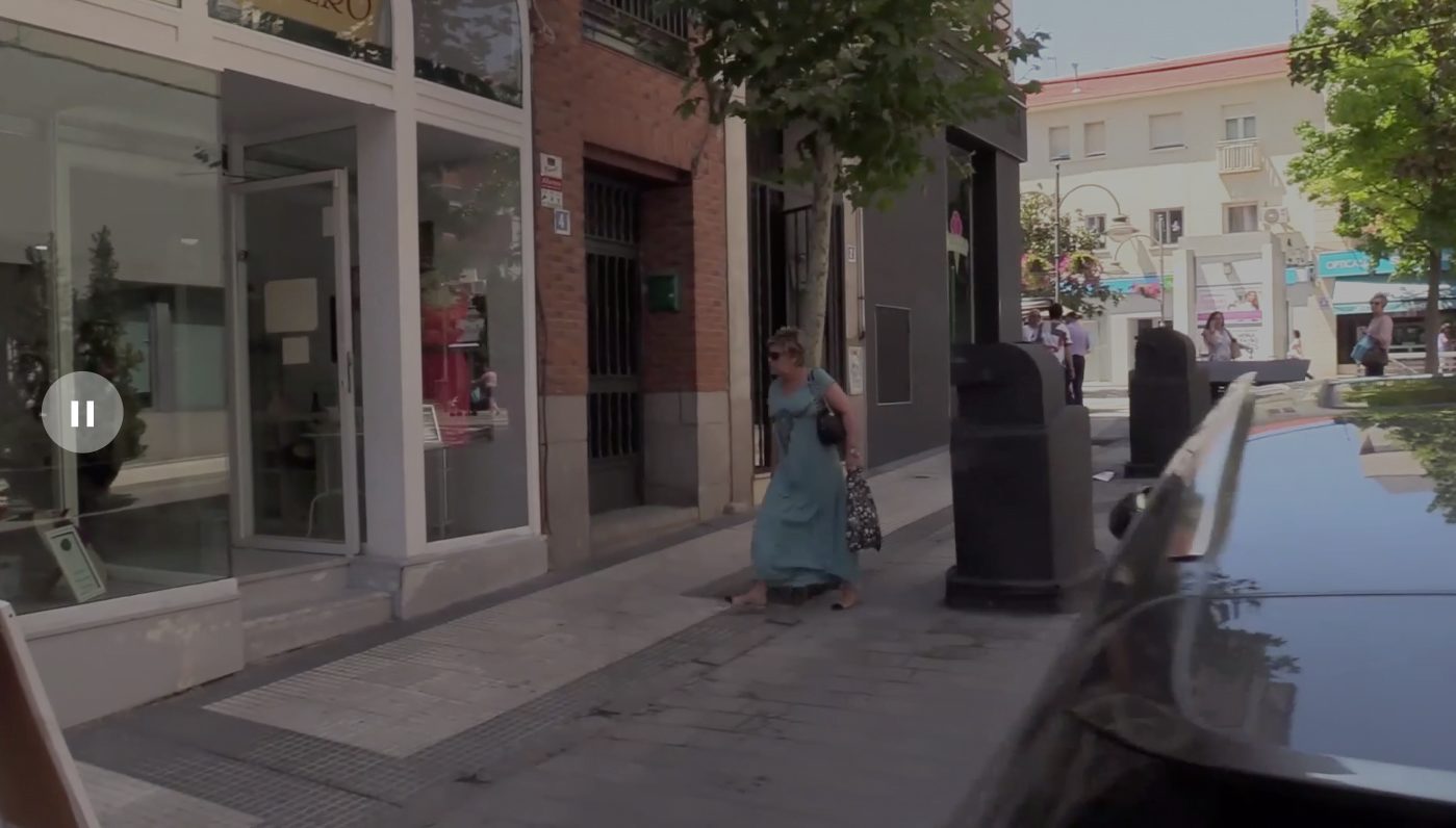 La «famosa» Terelu Campos arregla su ropa en «El Costurero» de Majadahonda