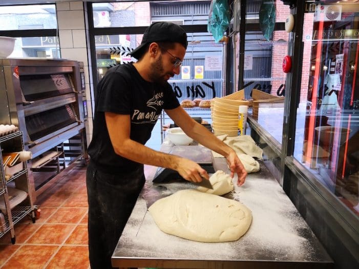 Las panaderías de Majadahonda se vuelcan contra el coronavirus y surge “Ayuda Joven” Las panaderías de Majadahonda se vuelcan contra el coronavirus y surge “Ayuda Joven”