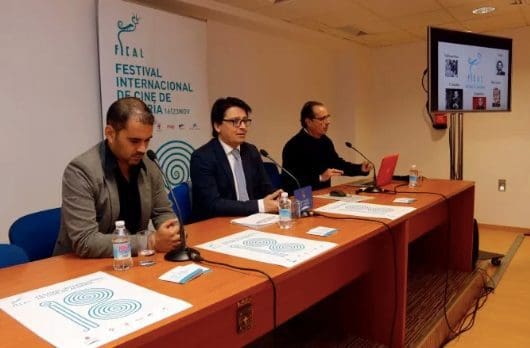 La inauguración de «Arrabal Audiovisual» en el Festival de Cine de Almería destaca su «poliédrica» figura como videoartista