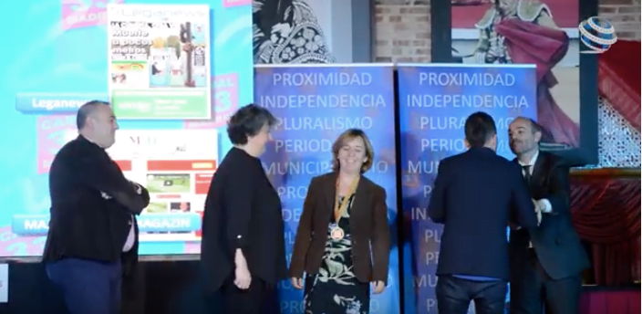 El vídeo de la inolvidable noche en que premiaron a Majadahonda Magazin: «El periodismo es democracia»