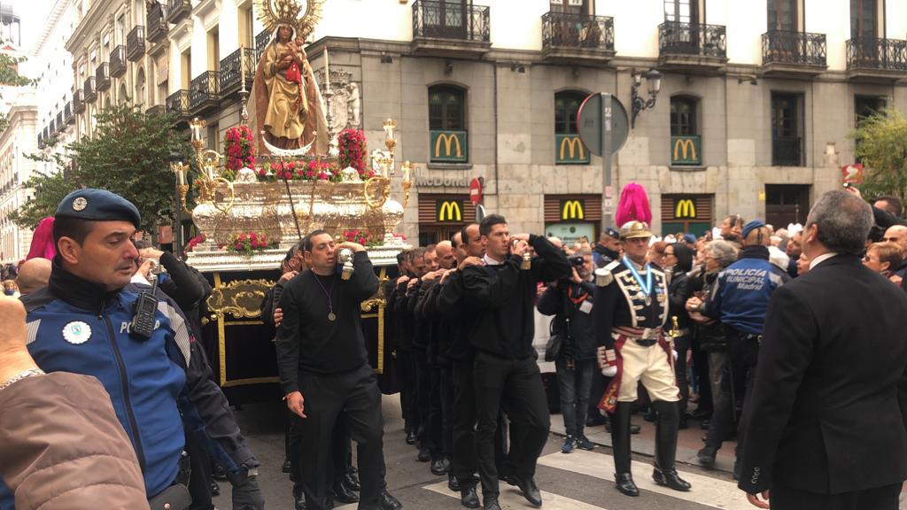 Cinco «anderos» de Majadahonda en la procesión de la Almudena de Madrid