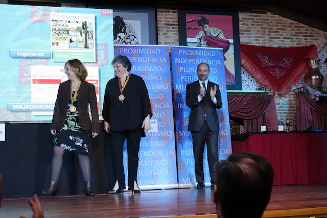Julia Bachiller recogió el «Premio Prensa Local» para Majadahonda Magazin otorgado por Canal 33