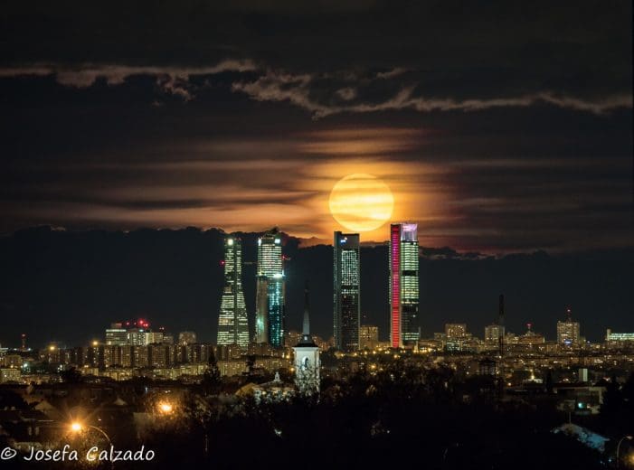 La fotógrafa de Majadahonda Josefa Calzado capta la luna llena de noviembre: así afecta a los signos astrales La fotógrafa de Majadahonda Josefa Calzado capta la luna llena de noviembre: así afecta a los signos astrales