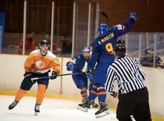Hockey Hielo: El gol de Fernández Pola (Majadahonda) no le basta a España para derrotar a Holanda y clasificarse para las Olimpiadas