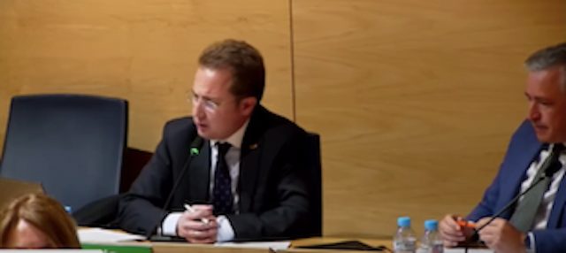 Vox Boadilla insta a que se pidan explicaciones a Vox Majadahonda, Pozuelo y Las Rozas por contratar a millonarios asesores: el debate