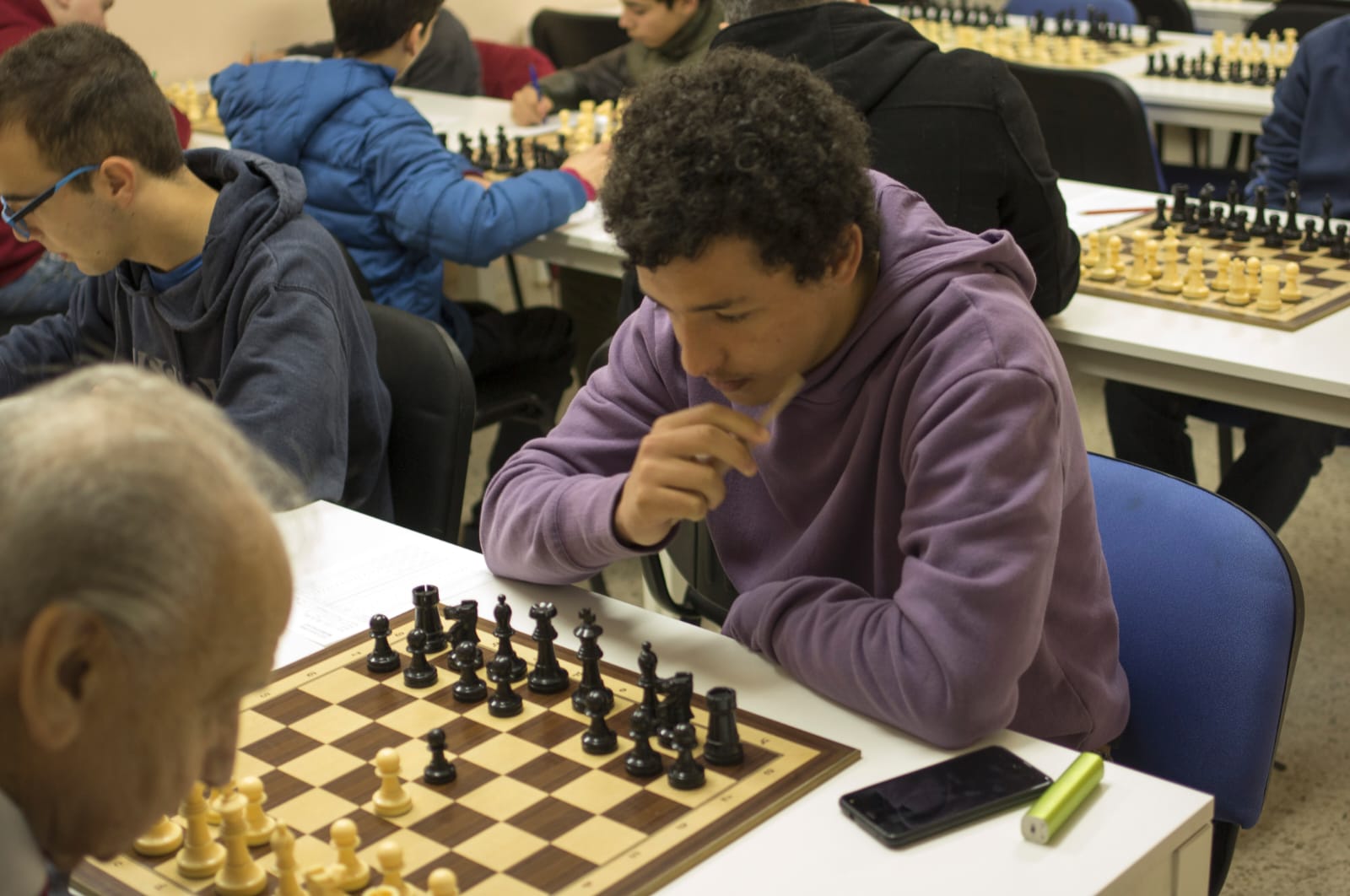 Insólito duelo entre un ajedrecista de 98 años y otro de 18: ganó El Molinillo de Majadahonda al Moratalaz