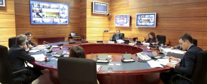 El Gobierno garantiza luz, agua e internet y autoriza a los Ayuntamientos a emplear el superávit en “gasto social” El Gobierno garantiza luz, agua e internet y autoriza a los Ayuntamientos a emplear el superávit en “gasto social”