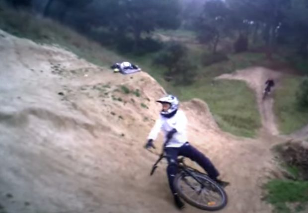 Un joven ciclista lesionado grave medular en Las Rozas por una caída la noche de la «desescalada»